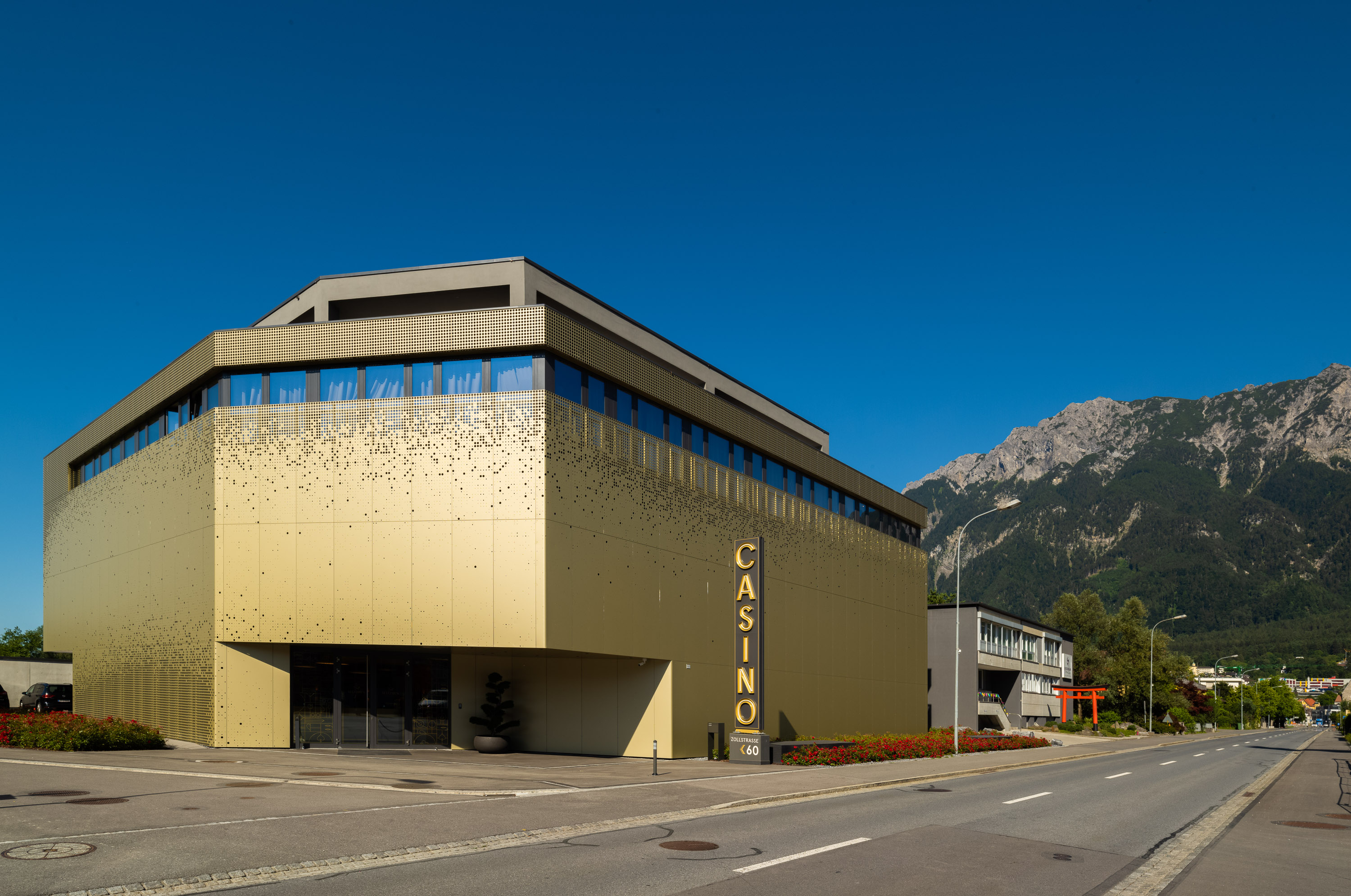Gewerbehaus mit Spielcasino "Im Grabaton", Schaan (FL) Gewerbehaus mit Spielcasino "Im Grabaton", Schaan (FL)